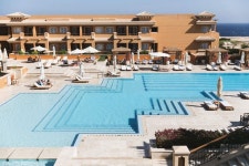 pool+spa에 있는 핀