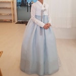 이랑한복_성남분당점🎀신부한복,혼주한복,결혼한복,돌한복(@eranghanbok_seongnambundang)님: . . . 화이트 손목 레이스 저고리에 하늘빛... 