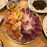 바다회사랑 - 홍대입구역 해산물 요리 | 맛집검색 망고플레이트 | 식품 아이디어, 카페 음식, 해산물 요리