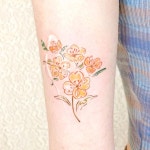 달리아 ✧ 색연필타투 추상타투 낙서타투’s Instagram profile post: “🌼 달맞이꽃 🌼 드로잉 느낌의 달맞이꽃을 새겨드렸어요:) 🌜 달을... 