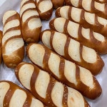 전라도 광주 수제빵집 배리스키친 (@baelys_kitchen) • Instagram photos and videos | Food, Pretzel bites