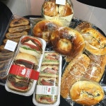 <16.08.26.Fri> 정신없이 바쁜 오늘, #점심 타이밍도 놓쳐가며 일하다가 상무님께서 각 매장 방문하시면서 요로케 #파리바게트 #빵 #선물... 