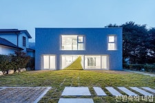 건물 속 산책로가 숨겨진 하늘문집(Skyhole)