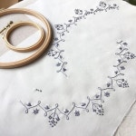 “New pattern 🍃 シンプルなデザイン #embroidery #ハンドメイド #broderie #刺繍 #вышивка #자수 #イラスト” | 자수