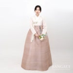 세련된 디자인에 우아함까지, 한복의 명가 반가의 우리옷 . . ☆ 청담본점 02.***.**** ☆ 천안직영점 ***.***.**** . . #반가의 #반가의한복... 