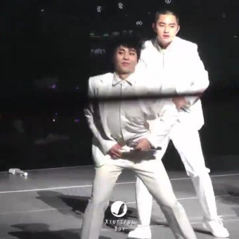 EXplOrationinBKKday3  엑소  첸백시   엑소엘  시우민  수호  레이  백현  첸  찬열  디오  카이  세훈 … | Kyungsoo...