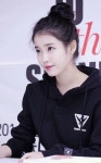 IU(Lee Jin Eun)에 있는 Meryem Uz님의 핀