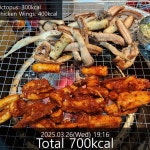 A feast of flavors with Grilled Octopus: 300 kcal and Grilled Chicken Wings: 400 kcal. Tap the profile link to download SnapFit now! 쫄깃한... 