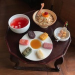 - #빵떠기_경주 #빛꾸리 - 경주스러운 카페에서 다과 한상🧡 산딸기요거트는 안에 산딸기 한가득이라 놀랐던! 주말임에도 사람도 없고 한적한...