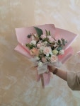 용인동백꽃집 네오플라워갤러리꽃다발에 있는 Minkyung Kim님의 핀 - 2021 | 꽃집, 행복