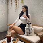 Pin page 민정,Jmin on Instagram: “겉옷은 들고 다니기용 ^^”