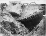 Stuck British tank Mark I, 1916. | 제1차 세계대전