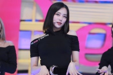 쉬고 있던 더쇼는 아차!하고 송편 던져버리고 잠시 돌아왔어요! 바로 젠옌쇼가 보내온 추석 인사 사진 드리러😉 저기 옆에 꼭 붙어있는... 