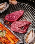 한우 + 대게. 그 어떤 식당도 여기만큼 화려하지 않다. 기분 좋은 날 최고의 시간 보내고 싶은 모두에게 추천한다.… | Instagram