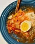 습하고 덥고 입맛은 있고(?) 시원한 김치말이국수 한그릇 하고 가세요🍜 릴스로 레시피 가져올게요🫶 #일상 #데일리 #수요일 #저녁 #야식... 