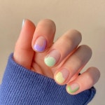 네일어라모드 Nail A La Mode (@nailalamode) posted on Instagram: “- #구름변형프렌치 오색 회원 : 75,000원 비회원 : 85... 