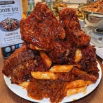 칼칼하고 진한 국물의 푸짐한 감자탕과, 불맛 확 올라오는 뼈구이를 전문으로 하는곳이다. 청담동 쪽에 위치한 [한사리 감자탕]인데... 