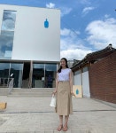 김희경 di Instagram . . 칼국수 먹으러 가기전! 🤪 . 삼청동 블루보틀은 성수동만큼 줄이 길진않더라구요. 하지만 우리는 배가... 