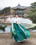 Pin page 한옥스튜디오 그날그한복 #한복사진 on Instagram: “한옥스튜디오 그날그한복   휘날리고 흩날리는 것은 봄... 