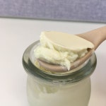 들어서 시도해봤어요👍🏻 _ 탱글탱글한 푸딩요거트가 됬지만..... 맛은.... 새콤한두부맛이난답니다😰 하핳😂 맛이없진 않지만 맛있진... 