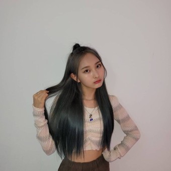ICHILLIN (아이칠린) - CHOWON (초원) | Women, Long hair styles, Fashion