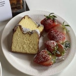 (주)나리꼬모 on Instagram: “나리꼬모 오늘 바스크치즈케익 본점에... 나리꼬모 모든 지점 정상영업합니다☺️ 도넛및 쿠키 수량 확인은 각... 