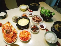 전해주어 우리 가족 모두 맛있는 저녁 먹었지요~♡♡♡ 해장하라고 울 가족 단골 콩나물해장국집에서 사다 준 해장국~~ 완전…” - 2020