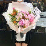 FRENCH FLOWER LA REVE (라레브) on Instagram: “꽃을 디자인하다. THE FRENCH FLOWERSHOP LA REVE 오늘같이 우중충한 날에도 화사하게... 