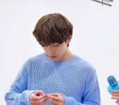 V GIF에 있는 PU님의 핀 - 2021