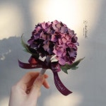계신 혜림씨의 수국부케💜수국은 오래 걸리는 꽃인데, 넘 빠르게 잘 하시는 덕분에 하루만에 꽃을 뚝딱 만들고 가… | 슈가 플라워... 