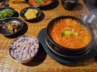 코리아식당 - 홍대입구역 한정식 / 백반 / 정통 한식 | 맛집검색 망고플레이트 - 2021 | 식품 아이디어, 음식, 한식