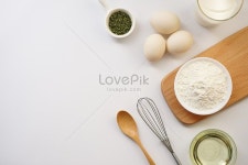 계란 한 끼 책상 위에 식품 음식 시계 밥 밥 밥 토스트 파 간단한 음식... 밀가루 알그릇을 친다 나무 제품 숟가락 기름 계란 우유 | 숟가락, 음식, 계란