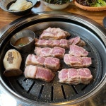 “[노원/ #삼덕식당] 반찬이 정말 다양하게 나오는 고기집! 고기도 다... 𖤐삼덕식당에서 꼬기 맛있게먹는방법!𖤐 (제가 … | 요리, 목살... 