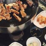 레트로감성 백하돼지생갈비 . 여기 컨셉무엇? . #foodblogger#foodphotography#traveler#daily#foodie#jm… | Food, Sausage... 