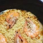 아쉬운대로 #남당항맛집 에서 #왕새우 시키는 걸로 대신 ❤️ 그래도 넘나 행복 😆 💕 온가족 주말농장에 모여서 토실토실 왕새우 먹기... 