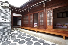 Bed &amp; Breakfast in Jongno-gu, South Korea. 저희 집은 대중교통 근처에 있습니다. 저희 집의 장점은 채광와(과) 지역입니다. 저희... 