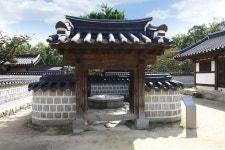 이성계의 어진을 모신 조선을 품은 전주 경기전 | Pergola, Outdoor, Outdoor structures