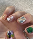 재니네일 🥚jennynail on Instagram: #재니네일 #유니크네일 #반반네일 #봄네일 유니크☁️🤍 재니원장시술 ✴️한남점 확장공사 4... 