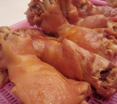 족발장사다 보니 가진게 족발사진 밖에 없어서요  ㅡ  ㅡ ;;    암튼 여성손님 세분이 오셨는데 이분들은 물어보지 않아도 자매인걸 알겠더라구요... 