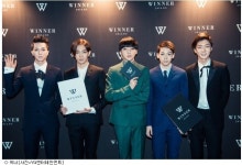 만난 위너는 바쁜 스케줄이지만 몸과 마음이 가볍다. 하루하루가 즐겁다며 밝은 표정이었다. 데뷔 무대부터 특별했다. … | Winner... 