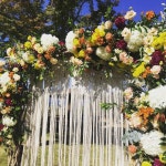 부산웨딩플라워 #부산웨딩스타일링 #부산작은결혼식 #펜션결혼식 #펜션웨딩 #하동물꽃정원펜션 #weddingarch #weddingflower | Wedding, It works