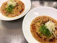 Instagram의 Changwook Chung 정창욱님: “일요일 첫 영업 개시🍜 #금산제면소 #NOBREAKTIME”