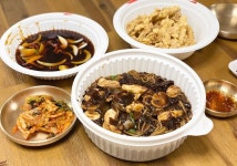 Instagram의 ❤️님: “#짜장면 #쟁반짜장 #탕수육 #중식 #매끼차려드시는분들 존경합니다👏👏👏” | 요리, 짜장면, 중식