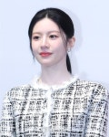 Pin oleh K-Topping di Go Youn Jung 고윤정 di 2025 | Drama, Gambar, Gadis korea
