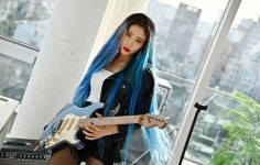 Pin page Pin by 언데드 on 롤링쿼츠 | Fashion, Quartz, Rock girl