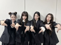 triples AAA triples AAA | 챔피언, 사랑, 프롬