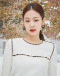 Pin page make-up Artist 맹(Woosun) on Instagram: “#CHANEL #파리패션위크 #제니 🥀✨” | Peinado coreano, Rosas negras... 