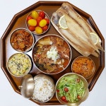 “집에있던 뼈다귀해장국 데우고 반건조박대 구워서 먹었어요🙈 집에 반찬이 너무 없어서 콩나물 좀 무치고~ 오이냉국도 만들었네요... 