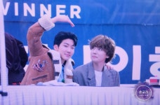 JINWOO IGNORED HOONYS HEART LMAAAO  #JinHoonship #WINNER #KPOP #Jinwoo #Hoony #위너 #김진우 #이승훈 | Winner, Movies, Movie... 