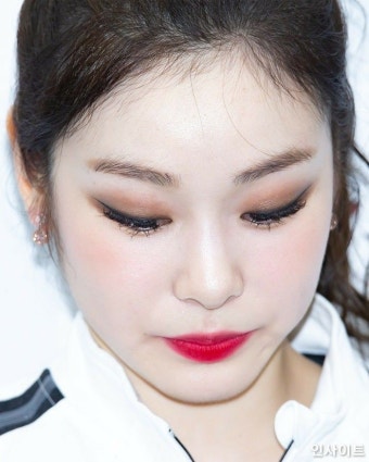 Queen, Yu-Na(Kim, Yeon-A)에 있는 Hello Hotel님의 핀 | 피부, 배우, 여왕